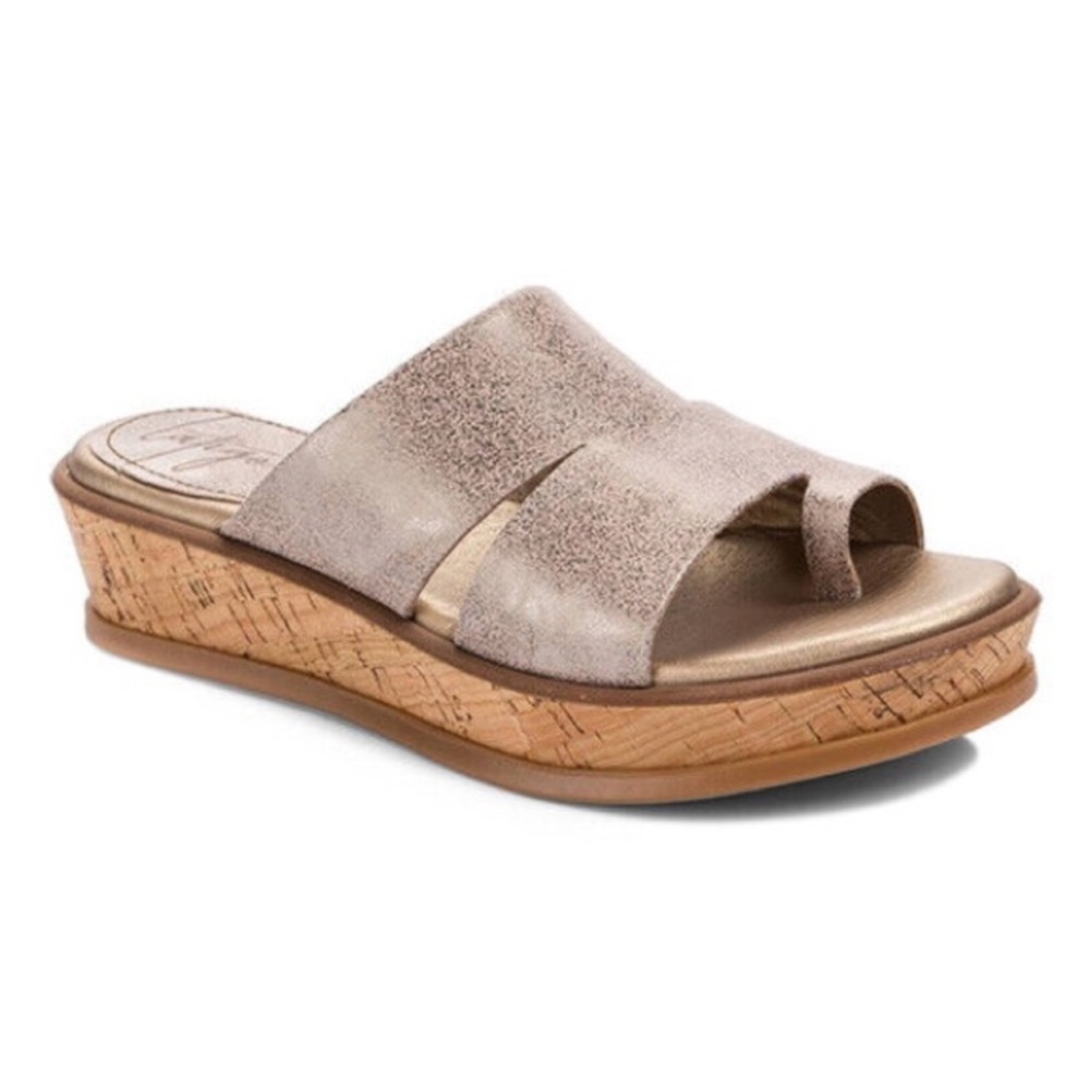 Latigo Karen Light Gold Leather Sandals 8.5-NIB
